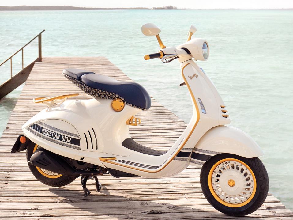 Vespa 946 Christian Dior.