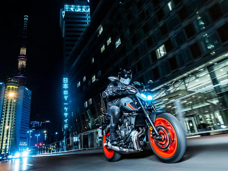 Yamaha MT-07 vuosimallia 2021.