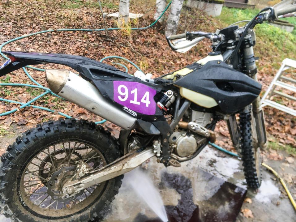 Koulutuksessa opit huoltamaan enduro- ja crossimoottoripyöriä ja käytännössä samalla kaikenlaisia moottoripyöriä.