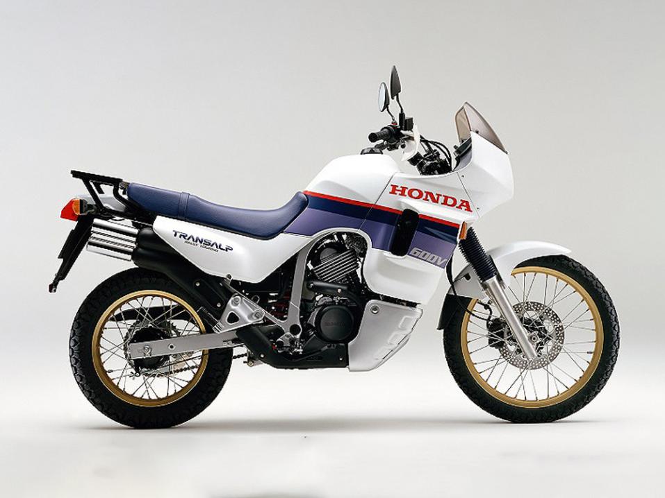 Legendaarinen Honda XL600V Transalp.