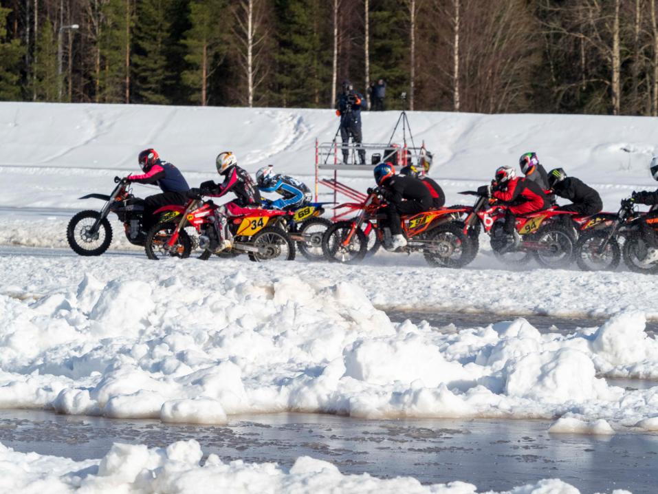 Kuvaa Seinäjoen SM-jääradalta viime viikonlopulta.