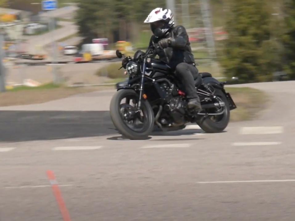 <p>Honda Rebel 1100 vuosimallia 2021. Sopiva pohja tehdä rinnakkaisversio ja siten laajentaa mallivalikoimaa?</p>