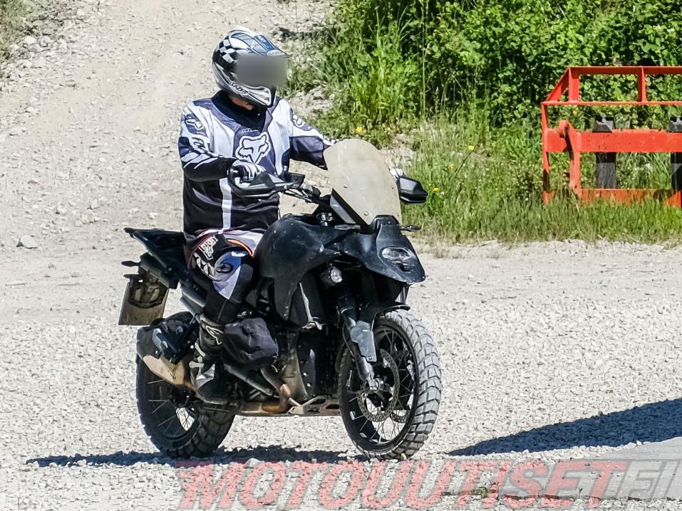 Tuleva BMW R 1300 GS vakoiltuna. Pyörän pitäisi tulla markkinoille vuoden 2022 loppupuolella. 