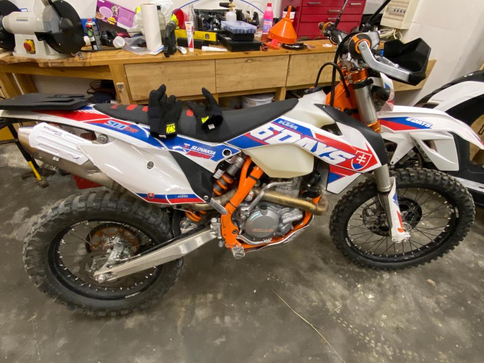 Varastettu KTM 450 Six Days EXC-F vuosimallia 2019.