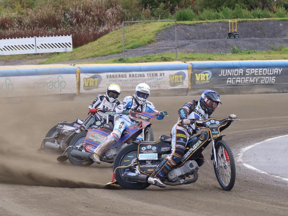 Varkaudessa nähtiin jälleen laadukas speedwaykilpailu, tällä kertaa Ankkureiden ja Wasamien kesken. Kuva Timo Eronen.