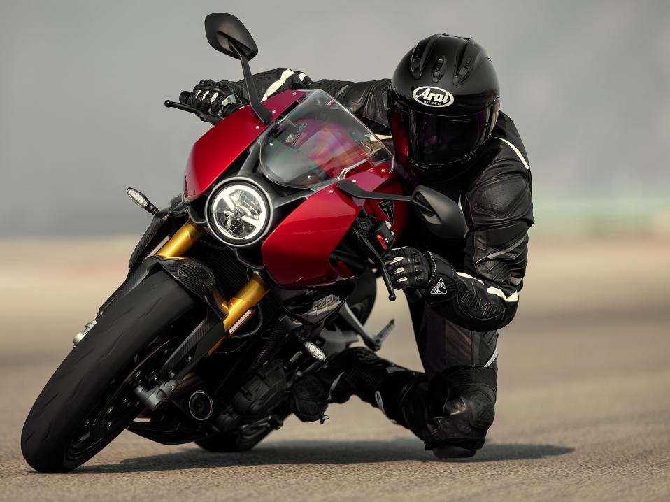 Triumph Speed Triple 1200 RR mallivuodelle 2022.