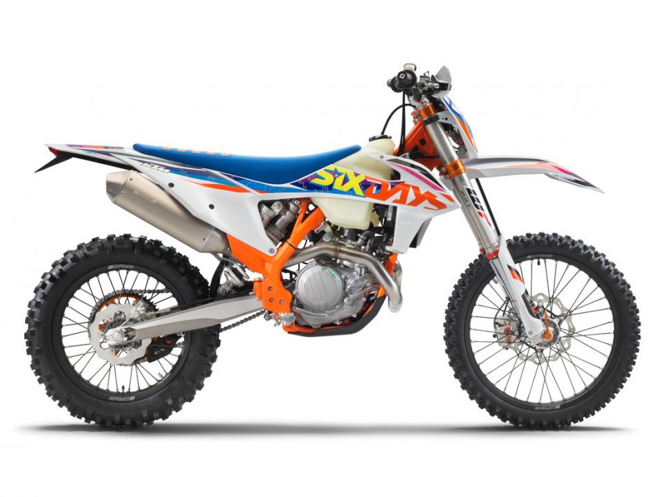 Varastettujen pyörien joukossa oli KTM 450 EXC F Six Days 2021. Tosin tämä kuva vuosimallista 2022. Kuvituskuva.