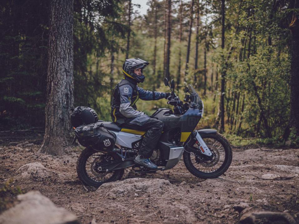 Husqvarna 901 Norden vuosimallia 2022.