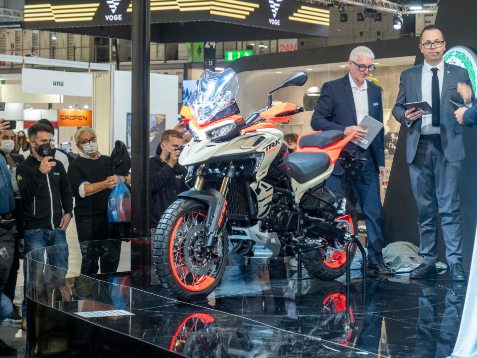 Benellin TRK 800 -adventuremallin julkistustilaisuus EICMA-messuilla Milanossa viime viikon tiistaina.