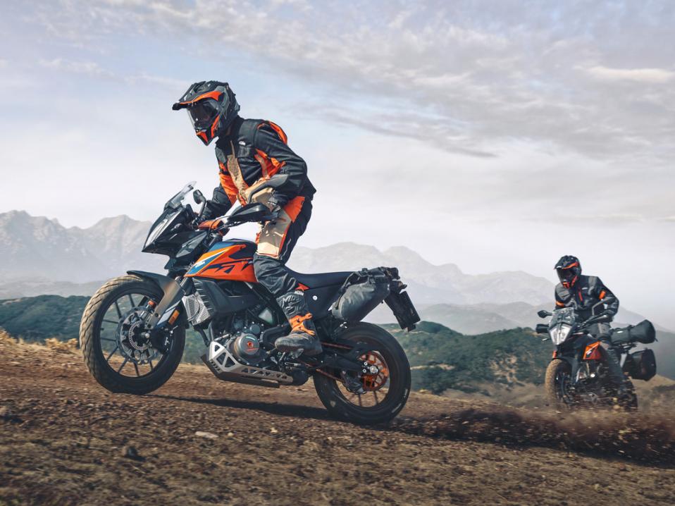 KTM:n suosittu 390 Adventure vuosimallia 2022.