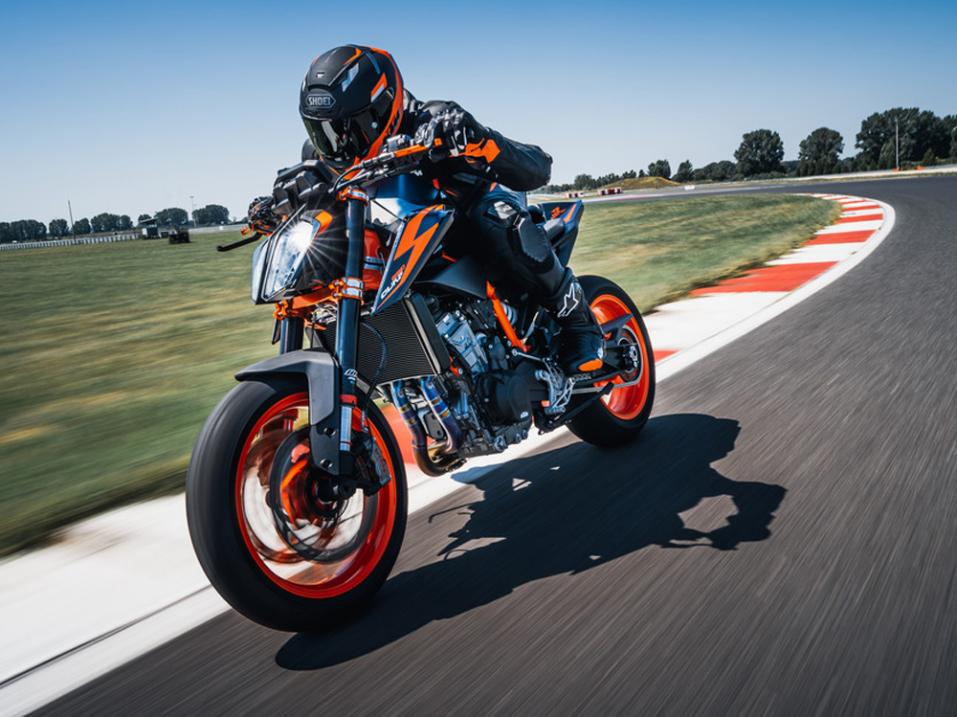 Uusi, vuosimallin 2022 KTM 890 Duke R.