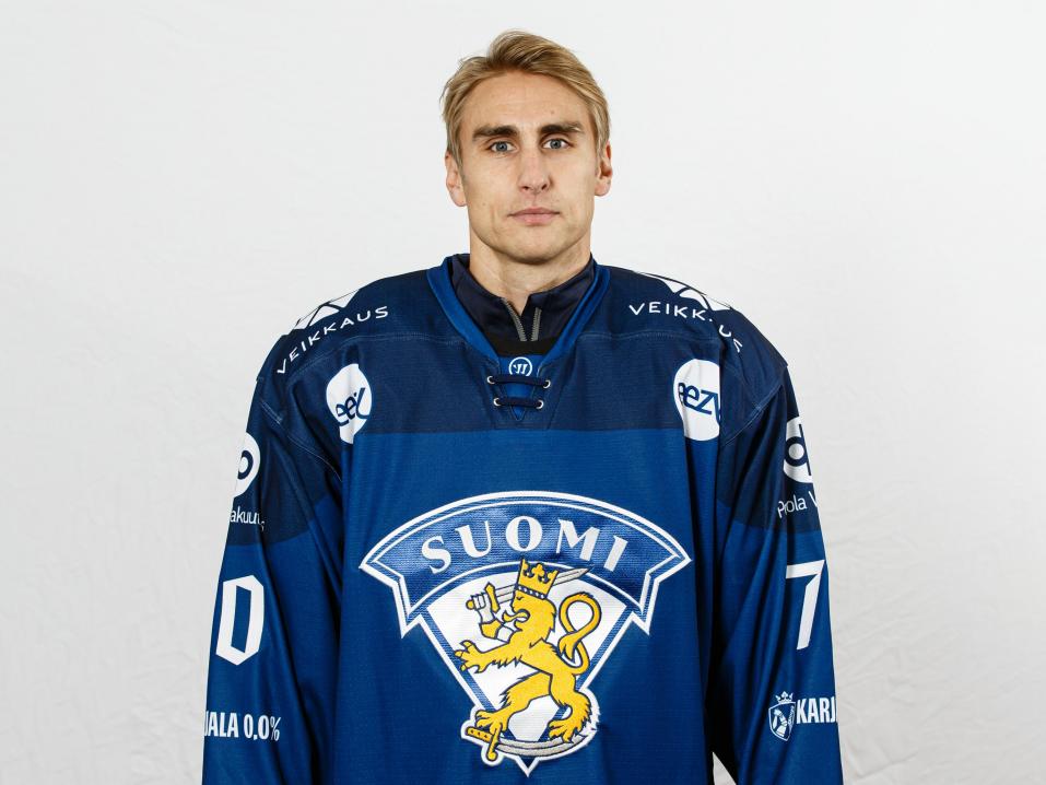 Suomen kiekkojoukkueen kapteeni Valtteri Filppula edustakoon koko joukkuetta. Kuva Suomen Jääkiekkoliitto / Mika Kylmäniemi.