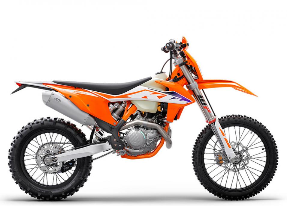 Kuvituskuva. Kuvan pyörä on KTM 450 EXC 2023 eikä se liity tapahtuneeseen.