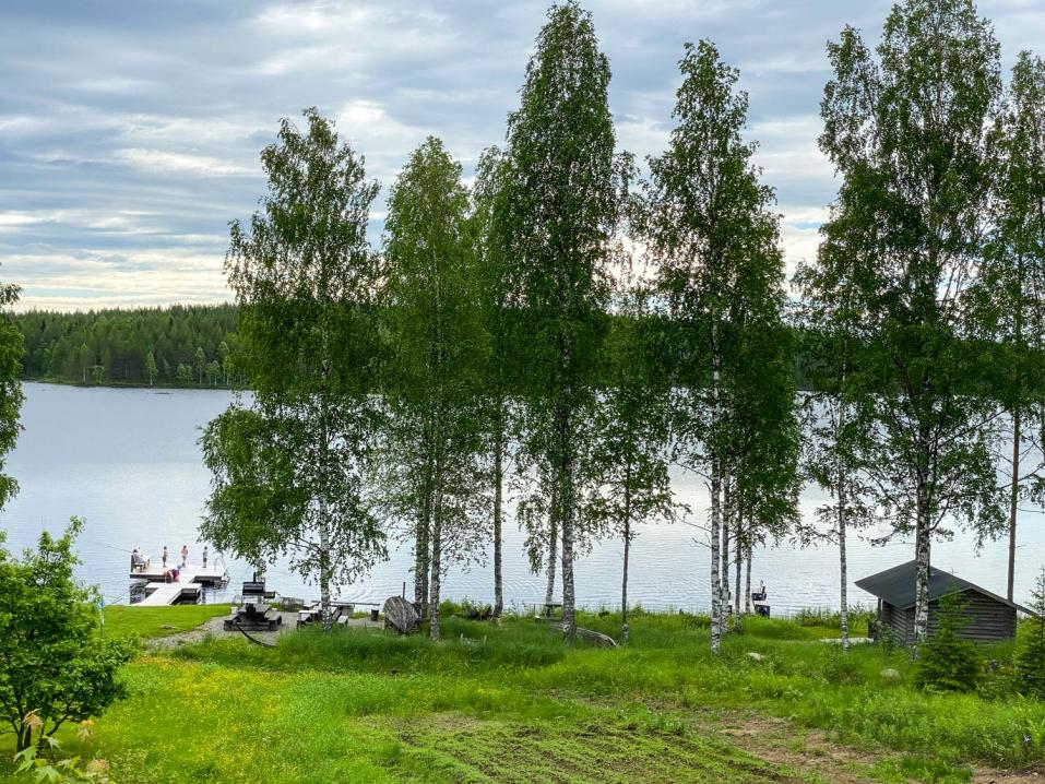 Hauskaa ja moottoripyöräilyllistä Juhannusta kaikille lukijoillemme! Tv. Motouutiset.