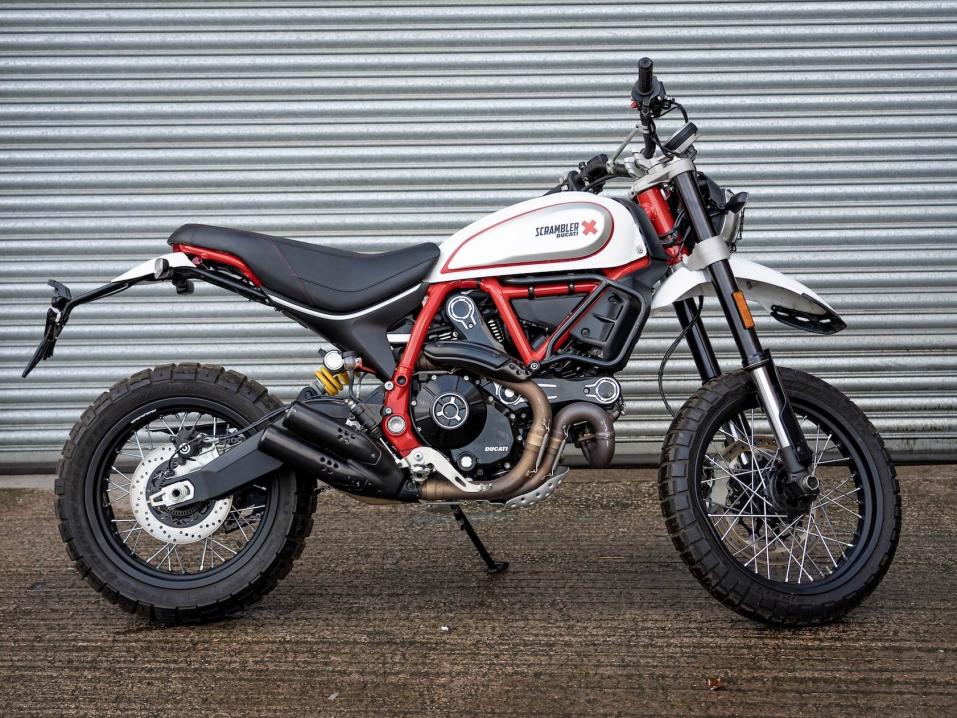 James Bond -elokuvan 'No Time to Die' kuvauksissa käytetty Ducati Scrambler Desert Sled vm 2019.