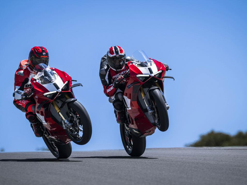 Ducatin uudet Panigale V4 R:t on näköjään tehty ilotteluun.