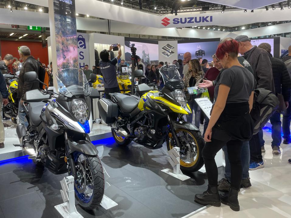 Suzukin V-Strom mielenkiinnon kohteena.