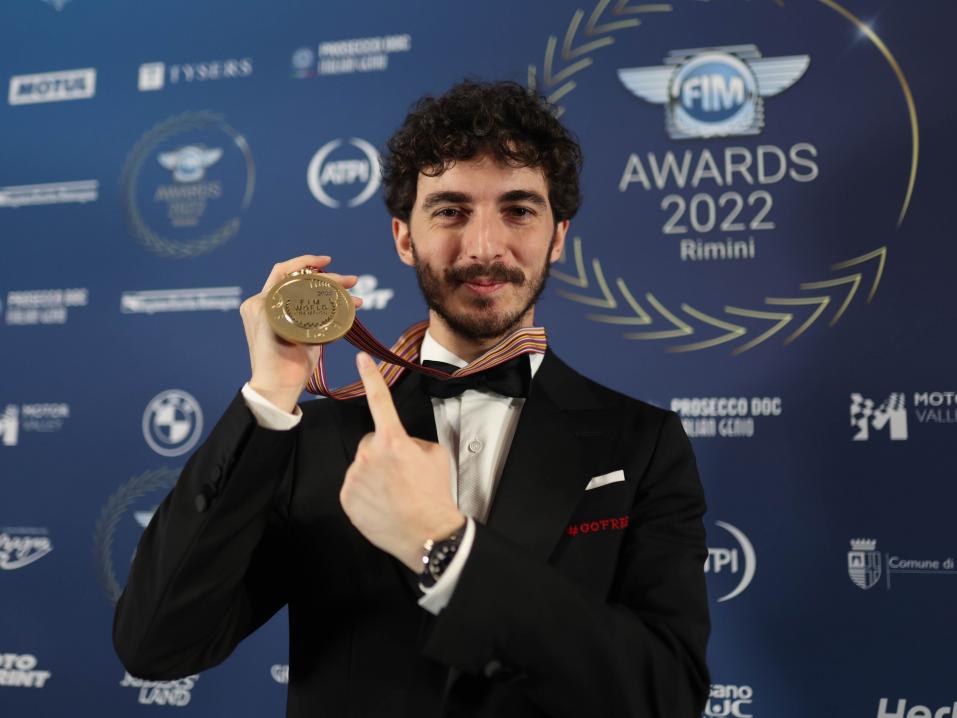 Francesco Bagnaia ja se kaikkein arvostetuin: MotoGP:n kuningasluokan kultamitali 2022.