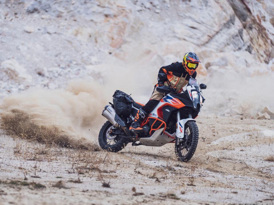 KTM Super Adventure 1290 R vuosimallia 2023.