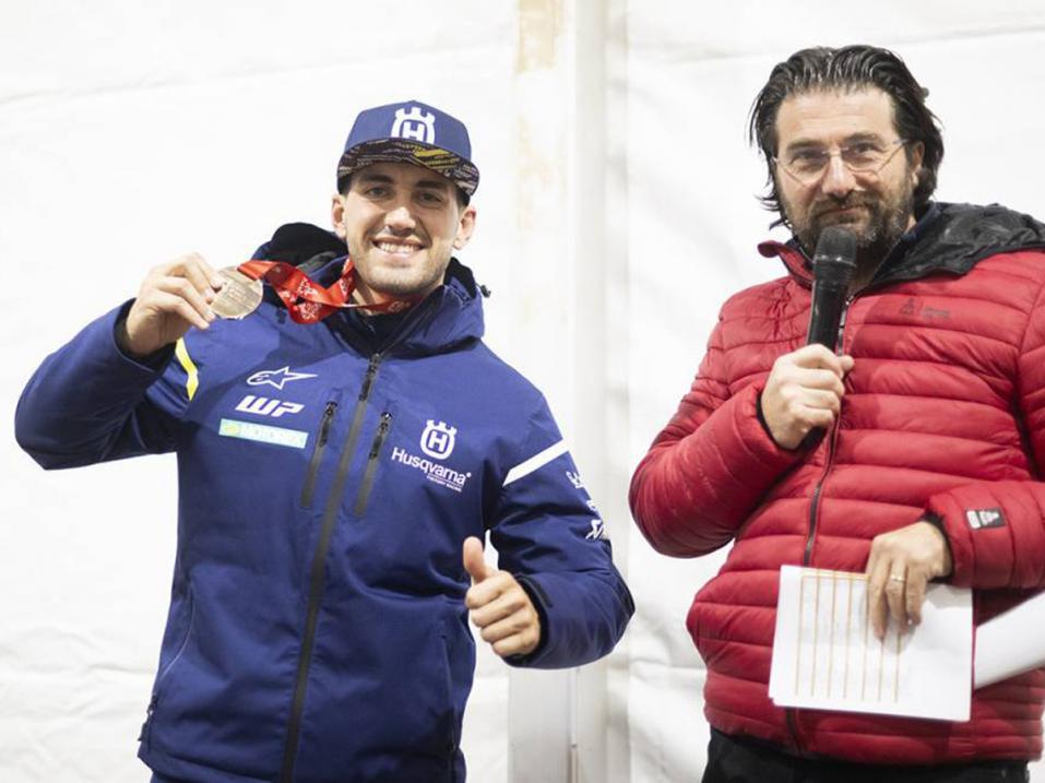 6. kisapäivän onnellinen voittaja Luciano Benavides vasemmalla. Kuva C. Lopez.