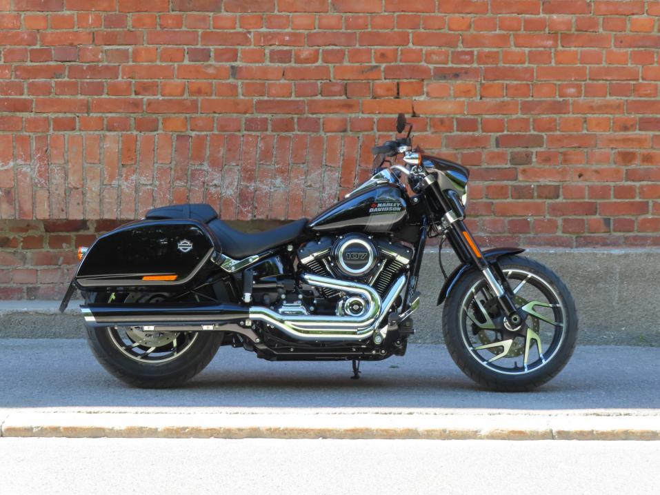 Harley-Davidson Softail Sport Glide – klassinen cruiseri varustettuna modernilla tekniikalla.