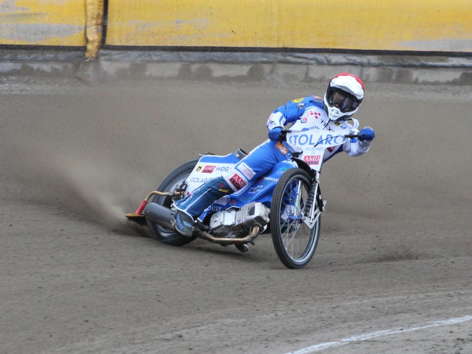 Timi Salonen edustaa Suomea speedwayn MM- ja EM-karsinnoissa. Kuva: Matias Hirsimäki.