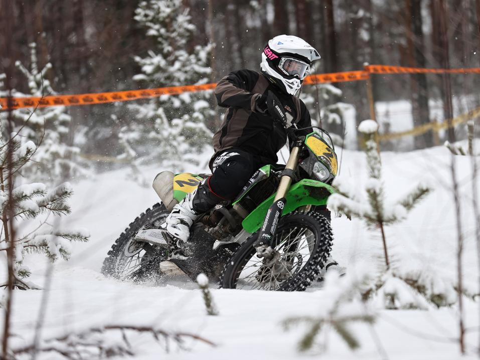 <p>Jussi Arvaja aloitti 'Päitsin' vahvasti ja oli Jämsän kokoomatauolla jo kuudentena, mutta taipui ruutulipulle seitsemänneksi, mikä oli kuitenkin miehen uran paras yleiskilpailun sijoitus Päijänteellä.</p>