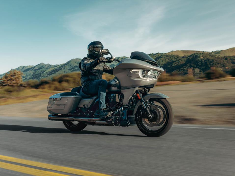 Harley-Davidson Road Glide CVO 2023.