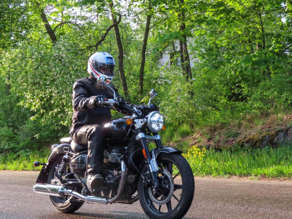 Royal Enfield Super Meteor 650 cruiseri.