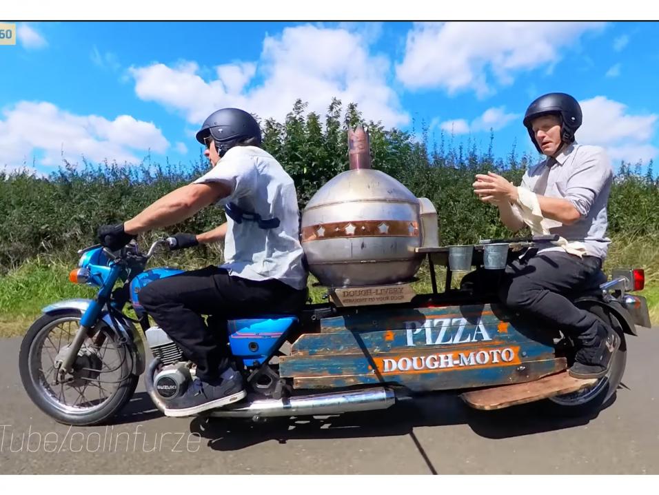 Colin Furze ja todellinen prätköpizzataksi. Pizzat paistetaan lennossa matkalla asiakkaan luo.