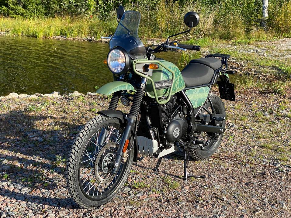 Royal Enfield Himalayan. Tässä vielä ilmajäähdytteisellä 411 cc moottorilla varustettu malli.