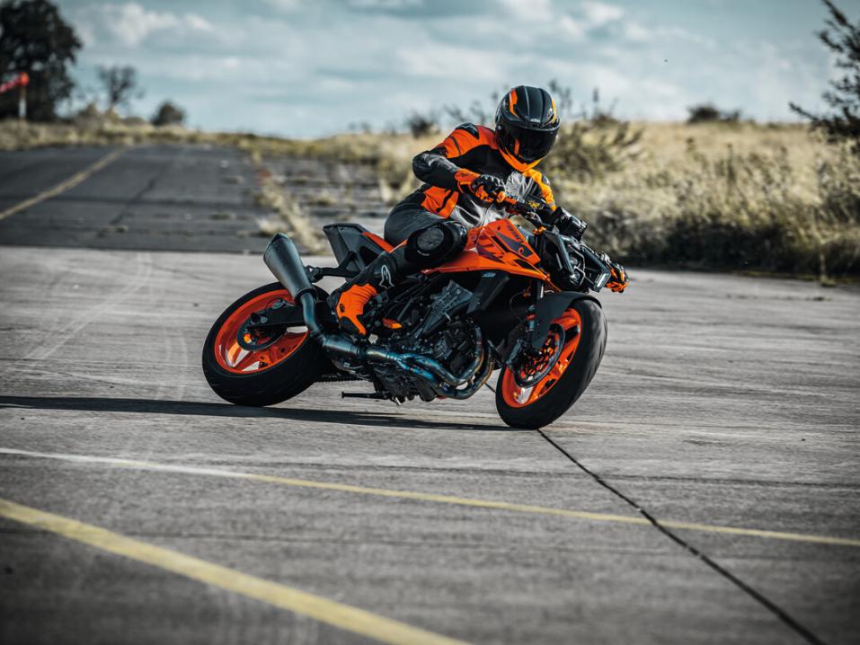 Uusi KTM 990 Duke -malli vuodelle 2024.