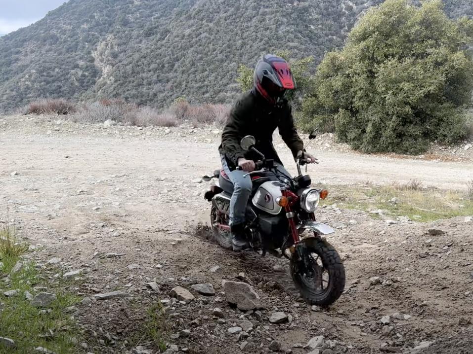 Tästä se lähtee, Mankin offroad-ominaisuuksien testaus.