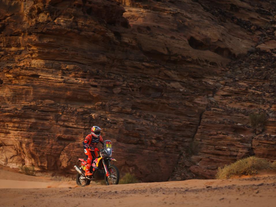 Luciano Benavides, KTM:n tehdastalli, voitti viidennen etapin vuoden 2026 Dakar Rallyssa. Kuva A.S.O./A.Vincent/DPPI.