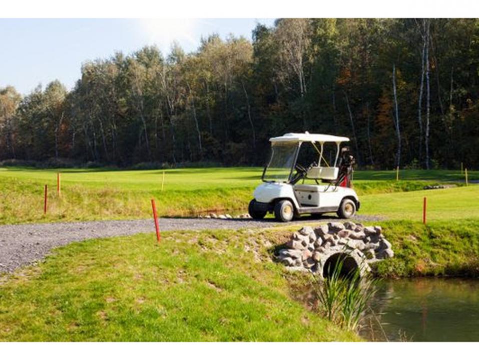 <p>Monet rekister&ouml;im&auml;tt&ouml;m&auml;t kulkupelit vaativat liikennevakuutuksen silloin, kun niill&auml; ajetaan. Erityisesti piha- ja m&ouml;kkik&auml;yt&ouml;ss&auml; olevien ajoneuvojen kohdalla vakuuttamisvelvollisuus voi yll&auml;tt&auml;&auml;. Kuva Leszek Glasner Mostphotos.</p>
<div>&nbsp;</div>