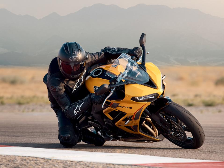 Triumph Daytona 660 vuosimallia 2026.