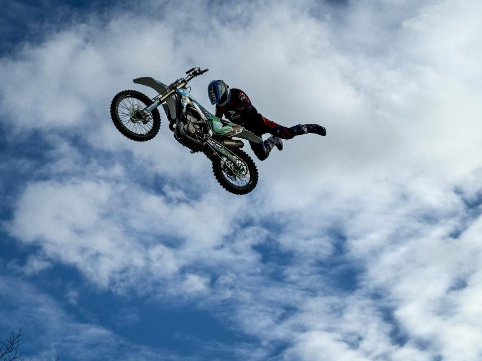 Sebastian Westberg perjantai-illan treenihypyss&auml;.