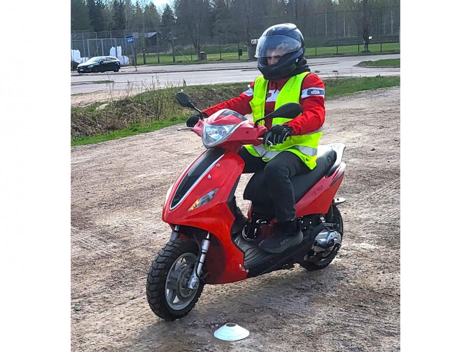 Jonne treenaamassa scoballaan. Kuva: Vaari.