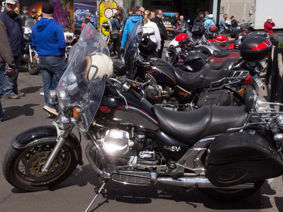 Moto Guzzi -kokoontuminen Suomen Moottoripyörämuseolla 2015.