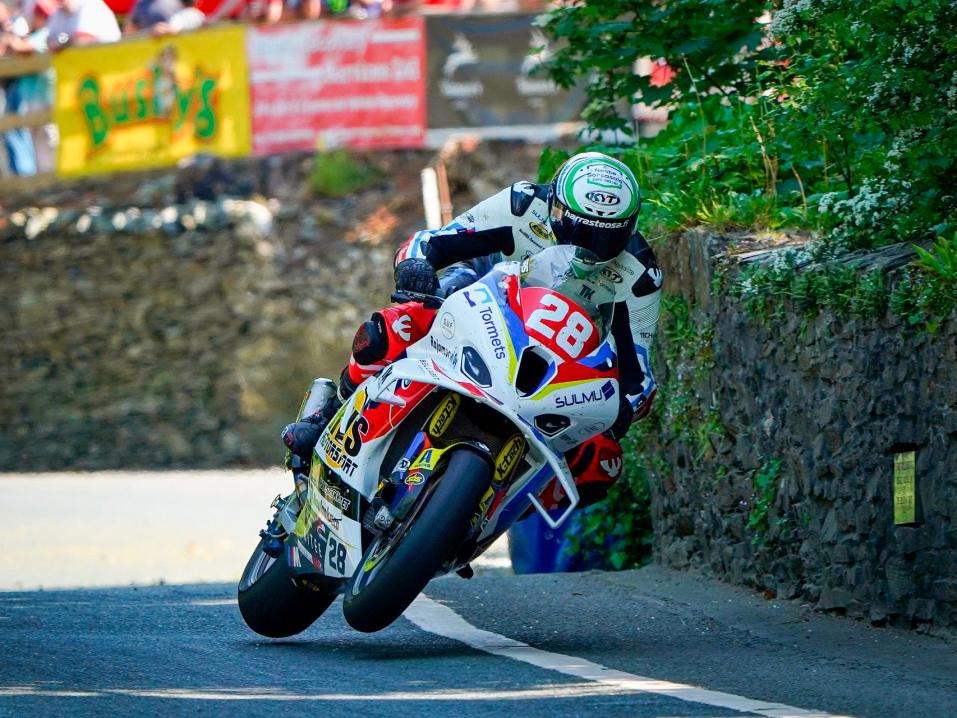 Erno Kostamo aloitti TT-kisaurakkansa Superbike-kisalla. Kuva: Milan Kubin.