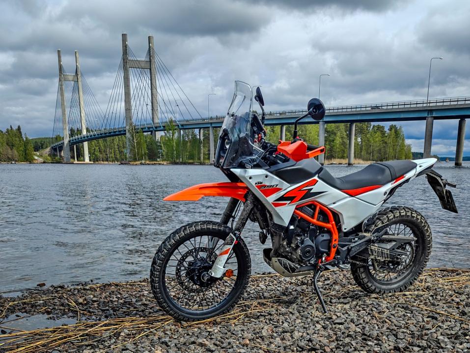 KTM 390 Adventure R rannassa.&nbsp;
