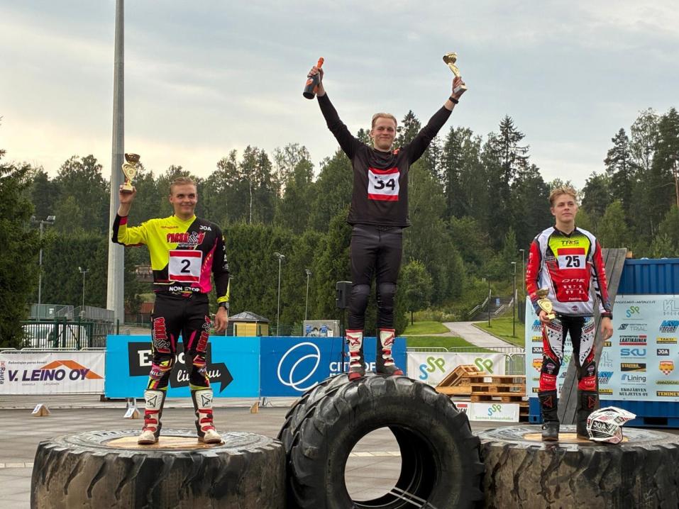Kuvassa X-Trial TR1 luokan SM-voittajakolmikko. Kuva&nbsp;J&ouml;rgen Nylund.