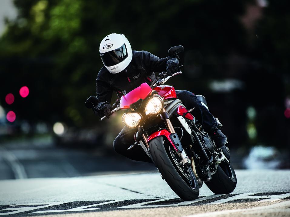 Triumph Speed Triple S vuosimallia 2016.