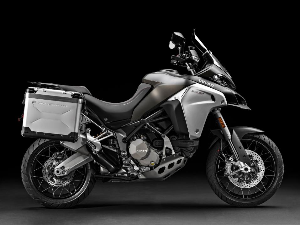 Ducati Multistrada 1200 Enduro tosi matkavarustuksessa.