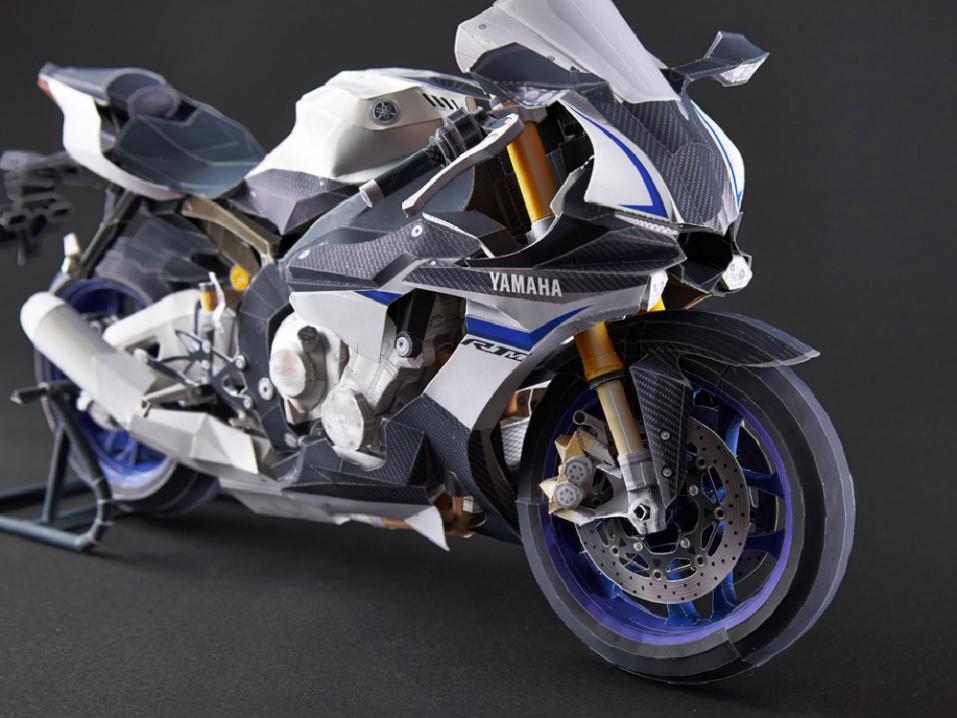 Yamaha YZF-R1M:n paperinen itserakennettava pienoismalli.