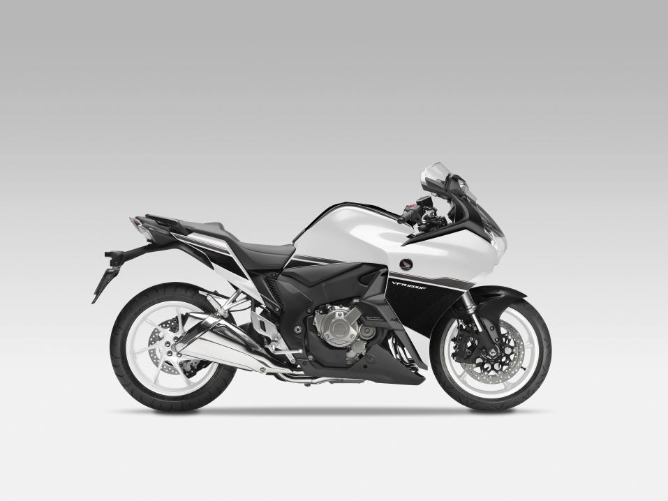 Honda VFR1200F vuosimallia 2015.