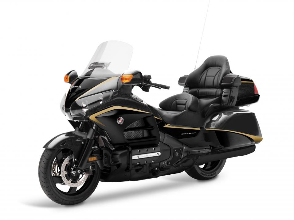 16YM GL1800 Gold Wing, väri SE Two-Tone Heavy Grey Metallic.