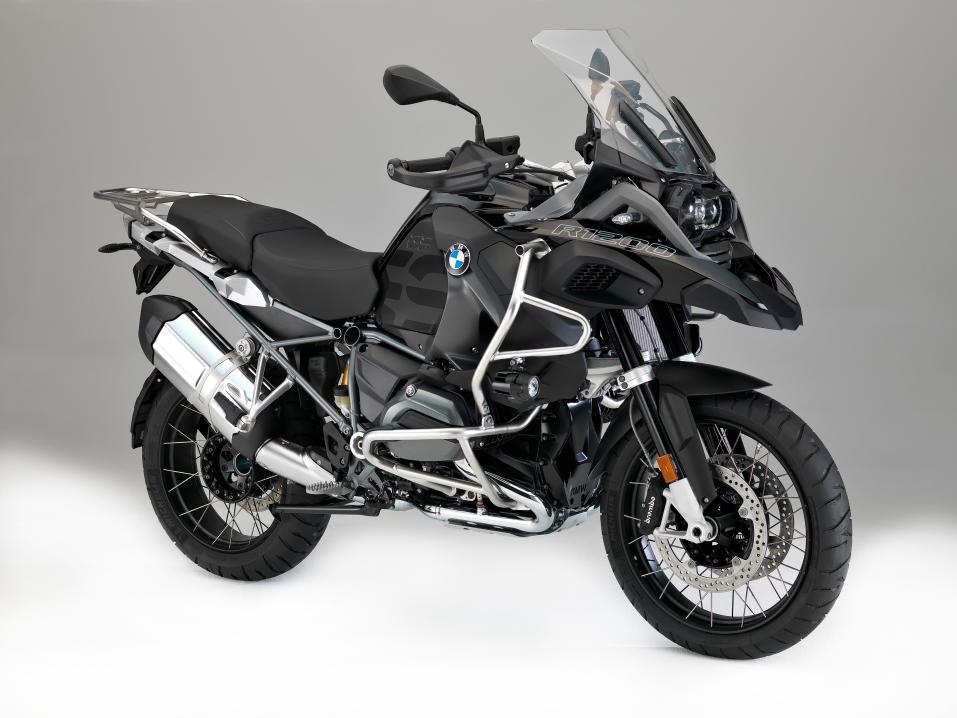 BMW R 1200 GS Adventure vm 2017 Triple Black -värityksellä.