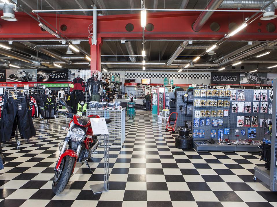 Motomarkkinat on sitä, mitä nimikin kertoo: myy pyöräsi helposti tuomalla se Stormin myymälään näkösälle.