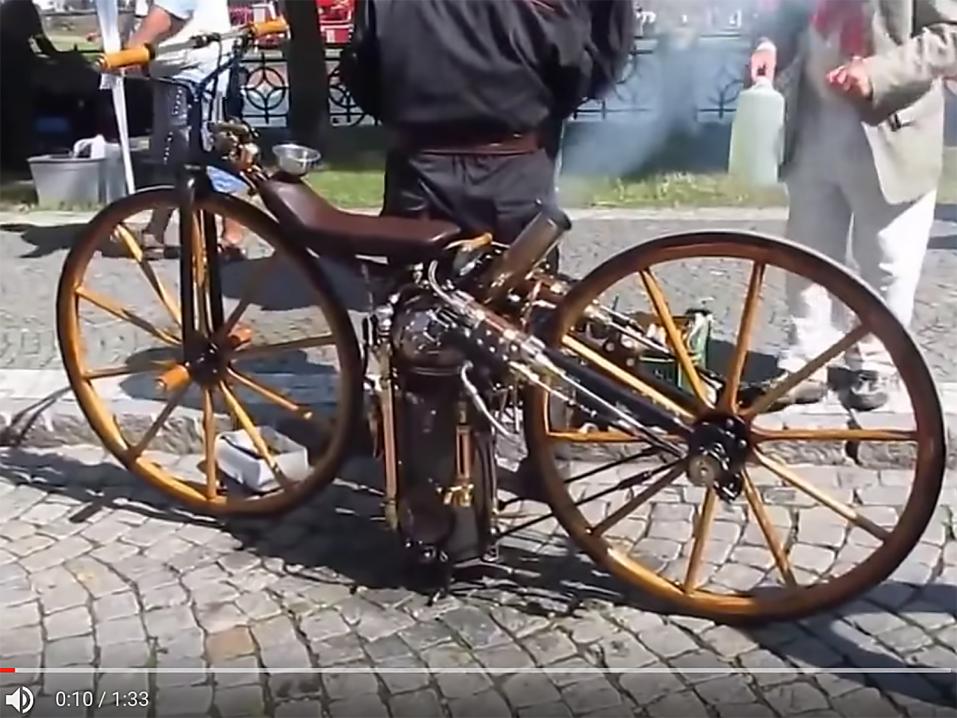 Onko tämä höyrymoottoripyörä vuodelta 1869, kuten väitetään? Jollei, niin se on ainakin erittäin hienosti tehty replika.